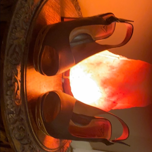 John Fluevog Black and Tan back strap heels. - Picture 4 of 4